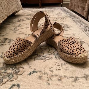 Womens size 7 1/2 leopard print shoes